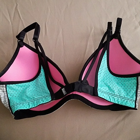 VS Pink Bra/Panty Set - Picture 6 of 8